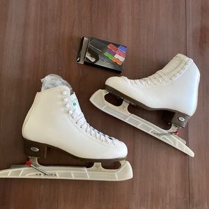 *NEVER WORN* New Ice Skates